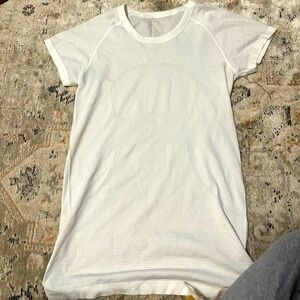Lululemon white swiftly top